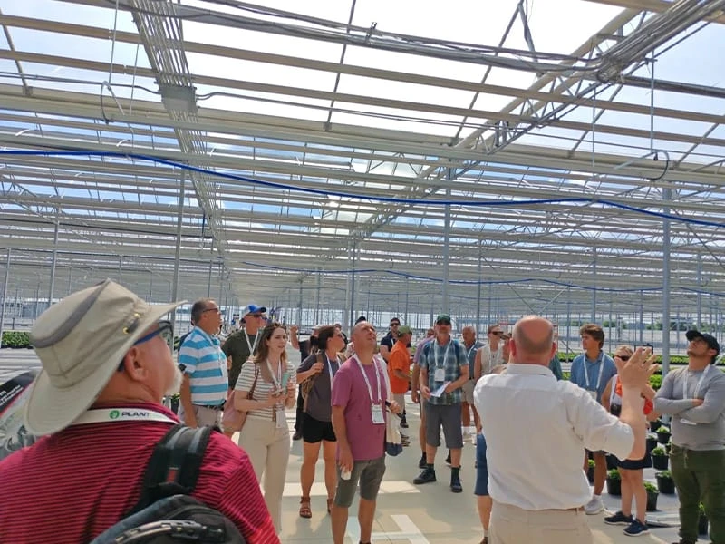 Smart Greenhouses: Revolutionizing Modern Agriculture with Cutting-Edge Technology