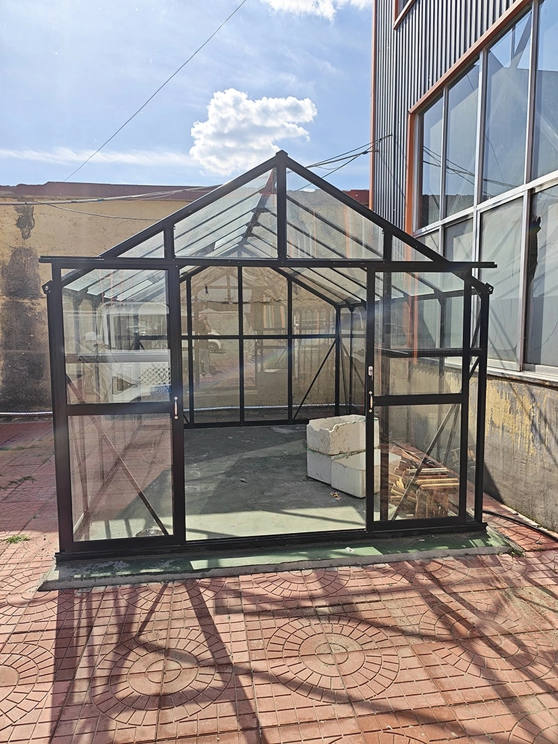 Garden Greenhouse: Comprehensive Introduction for Backyard & Small Commercial Cultivation